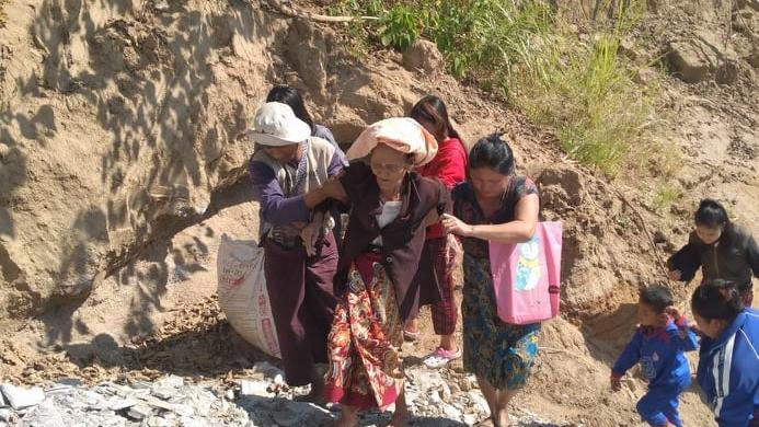 One thousand villagers fled into Thailand due to Fighting continues between the KNLA and the military junta in Lay Kay Kaw, Myawaddy township, Karen State