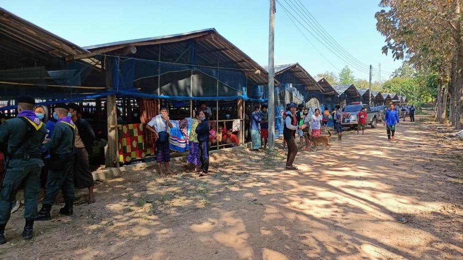 One thousand villagers fled into Thailand due to Fighting continues between the KNLA and the military junta in Lay Kay Kaw, Myawaddy township, Karen State